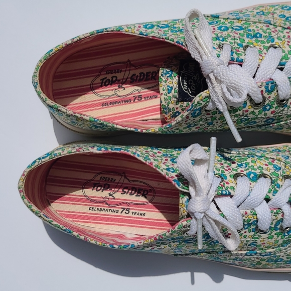 Sperry Top Sider Sneakers,. Size 7 - Picture 2 of 4